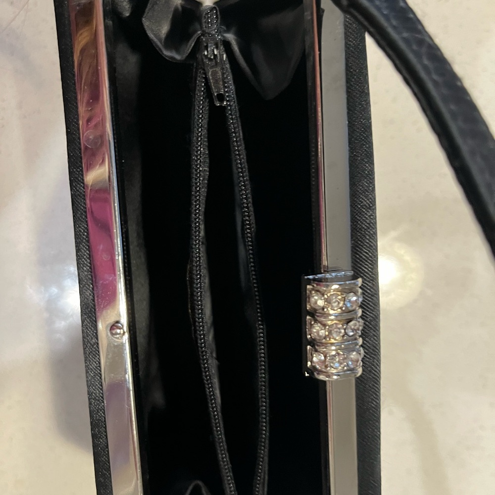 Vintage Sasha Fancy Black Rhinestone Snap Closure Purse
New never used - Picture 6 of 9